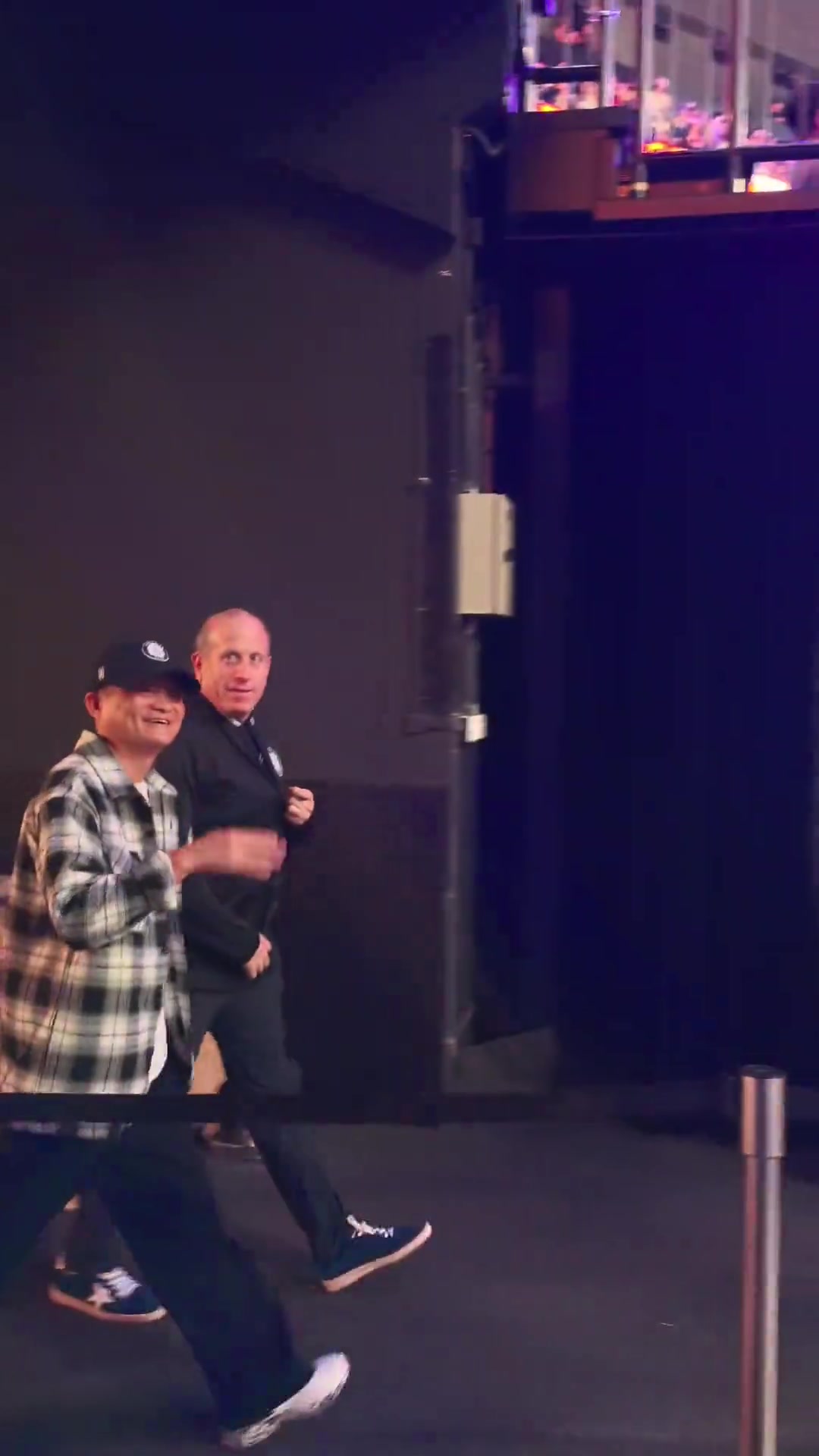 马云现身NBA中国赛现