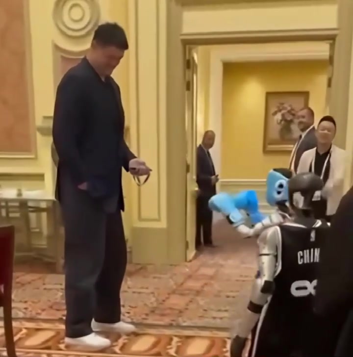 忍俊不禁当机器人遇上